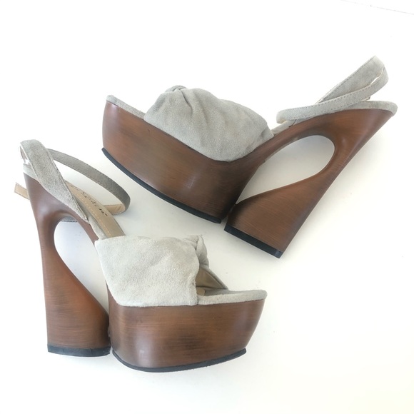 ♦️SOLD♦️PLEASURES Day & Night Swan Taupe Heel Sand - Picture 6 of 12